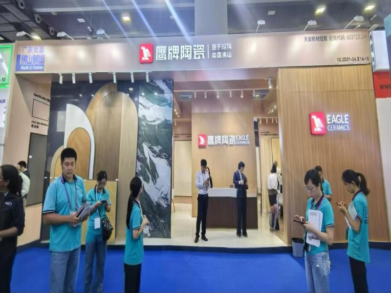 佛山石湾鹰牌陶瓷有限公司的第136届获奖广交会展位设计搭建图片 佛山石湾鹰牌陶瓷有限公司的第136届获奖广交会展位设计搭建图片