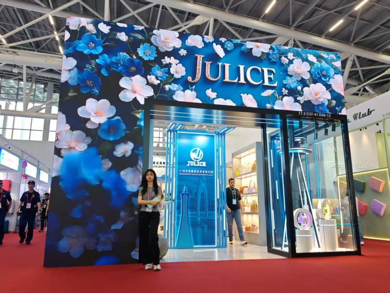 广州市珺俪偲皮具的第137届获奖广交会展位设计装修图片 广州市珺俪偲皮具的第137届获奖广交会展位设计装修图片