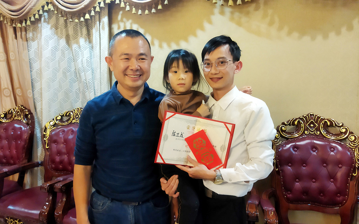 2023年beat365中文在线官网老板为陈卫成先生颁发奖励