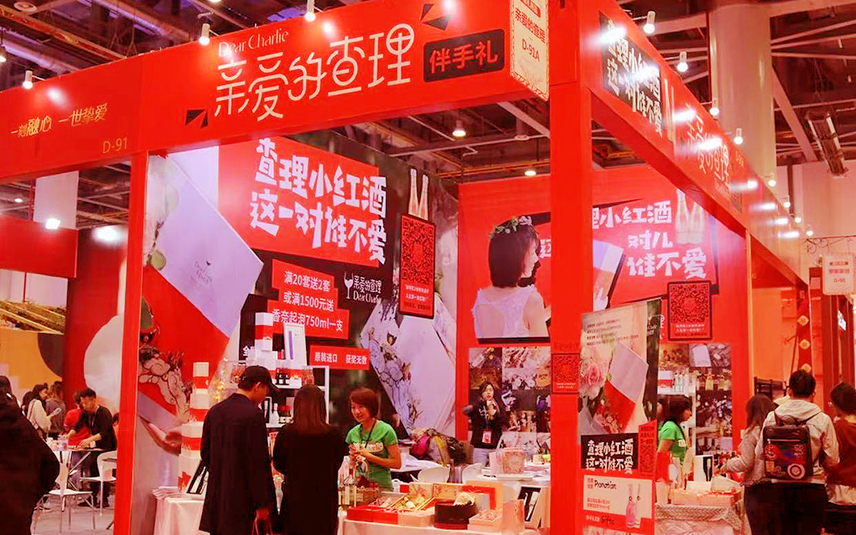 广州婚博会展位设计搭建技巧：主动拉近与新人距离