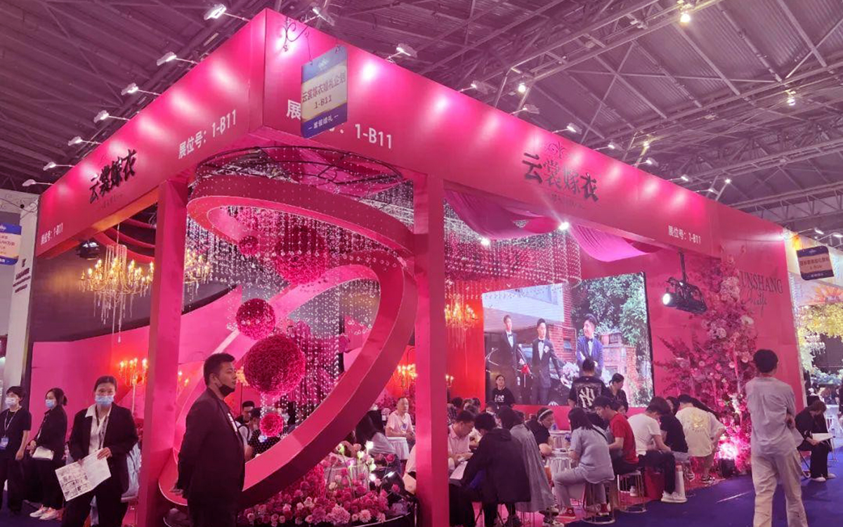 在展览会设计搭建中，通过道具增强互动体验